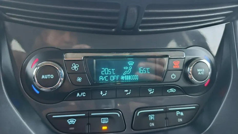FORD Kuga -