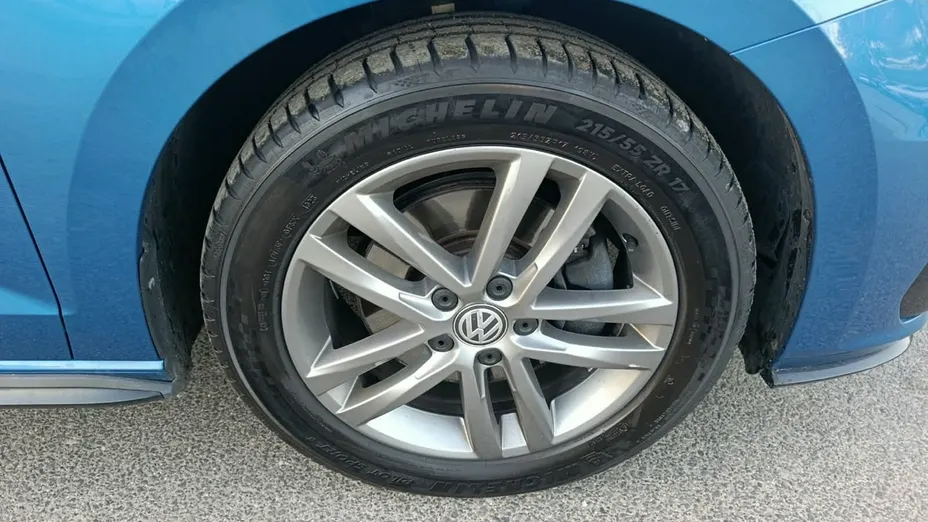 VOLKSWAGEN Touran -