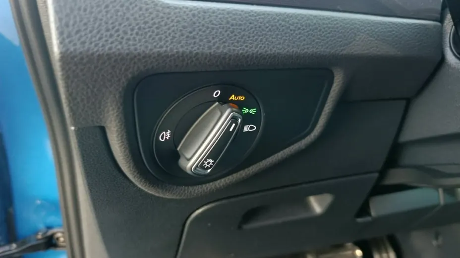 VOLKSWAGEN Touran -