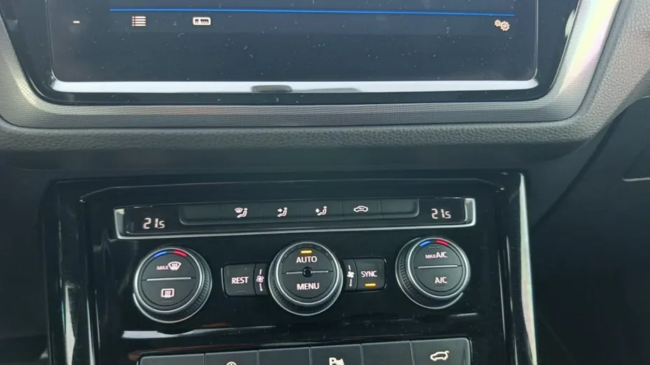 VOLKSWAGEN Touran -