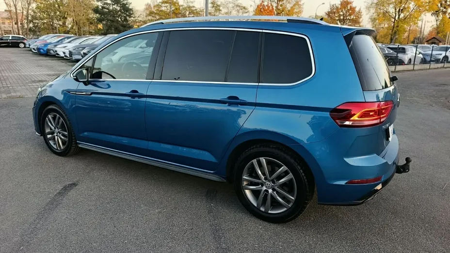 VOLKSWAGEN Touran -