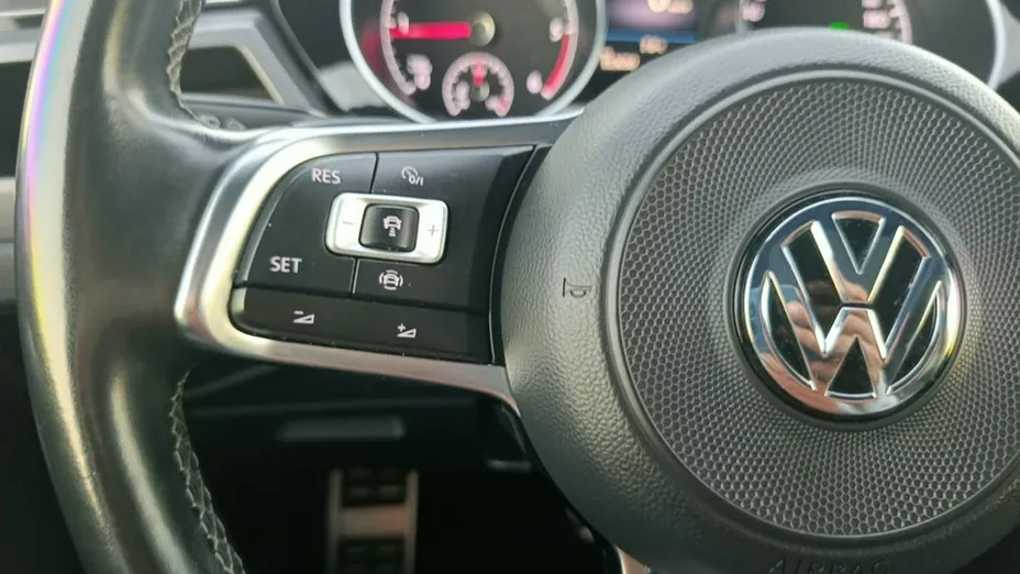 VOLKSWAGEN Touran -