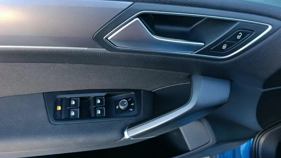 VOLKSWAGEN Touran -