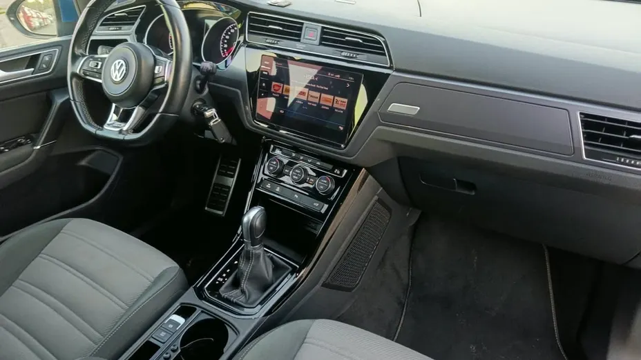 VOLKSWAGEN Touran -