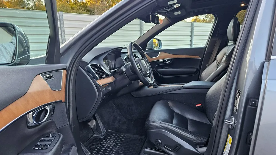 VOLVO XC90 -