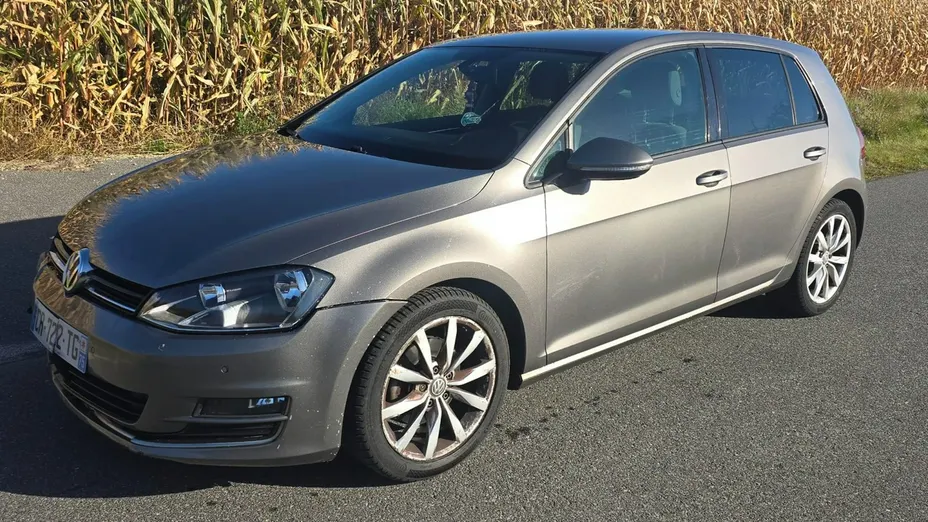 VOLKSWAGEN Golf -