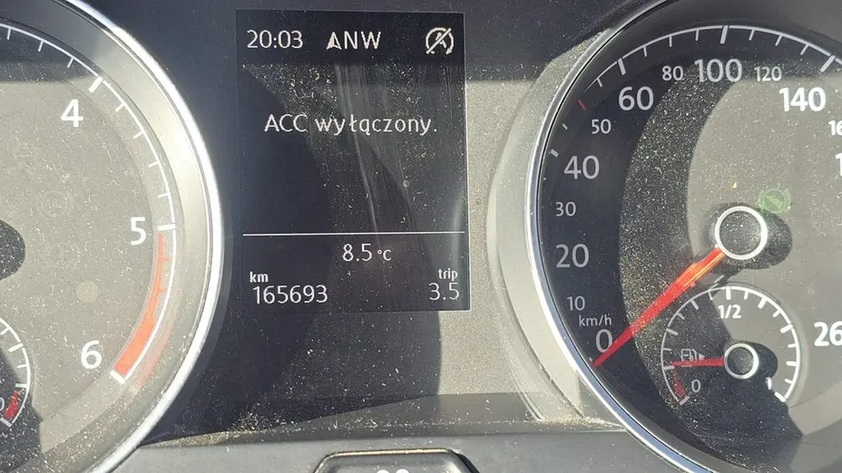 VOLKSWAGEN Golf -
