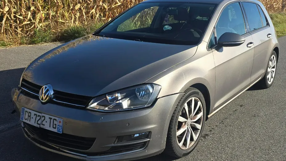 VOLKSWAGEN Golf -