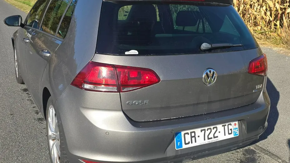 VOLKSWAGEN Golf -