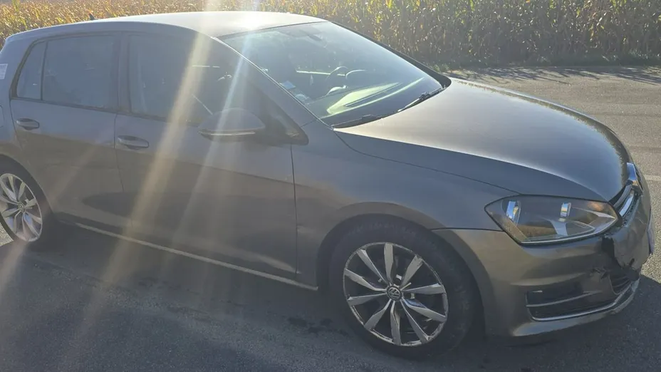 VOLKSWAGEN Golf -
