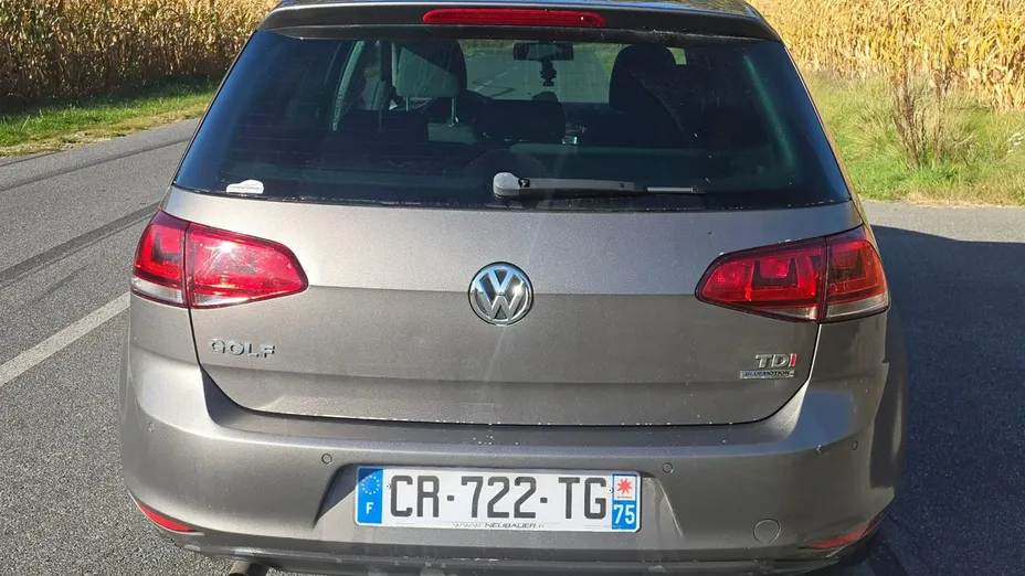 VOLKSWAGEN Golf -