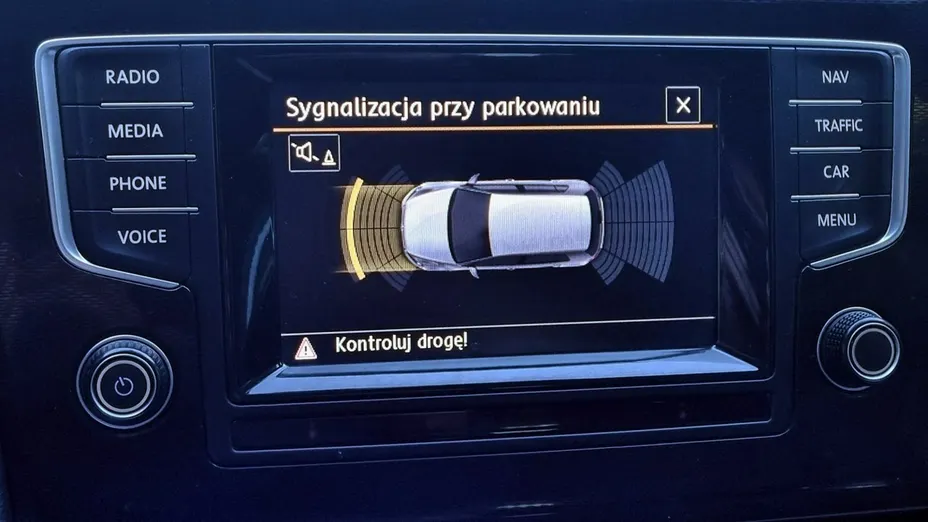 VOLKSWAGEN Golf -