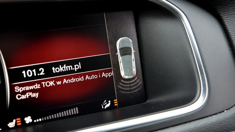 VOLVO V40 -