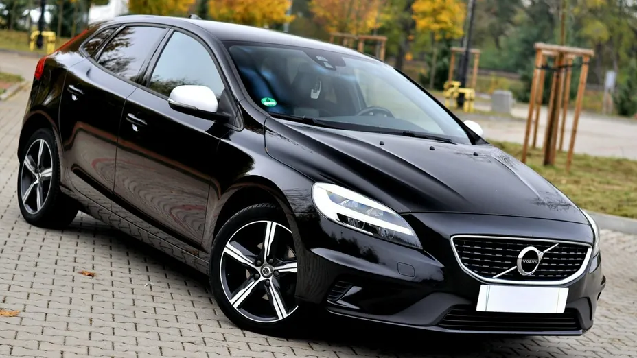VOLVO V40 -