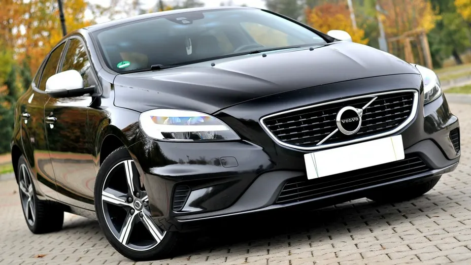 VOLVO V40 -