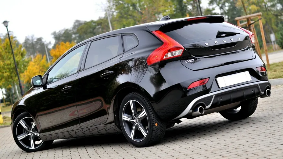 VOLVO V40 -
