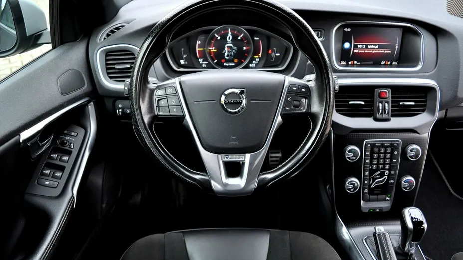 VOLVO V40 -