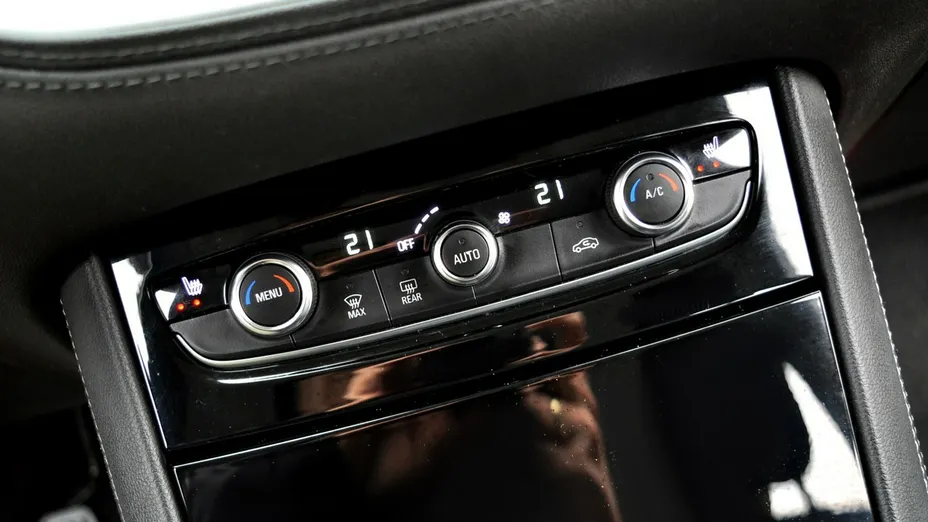 OPEL Grandland X -