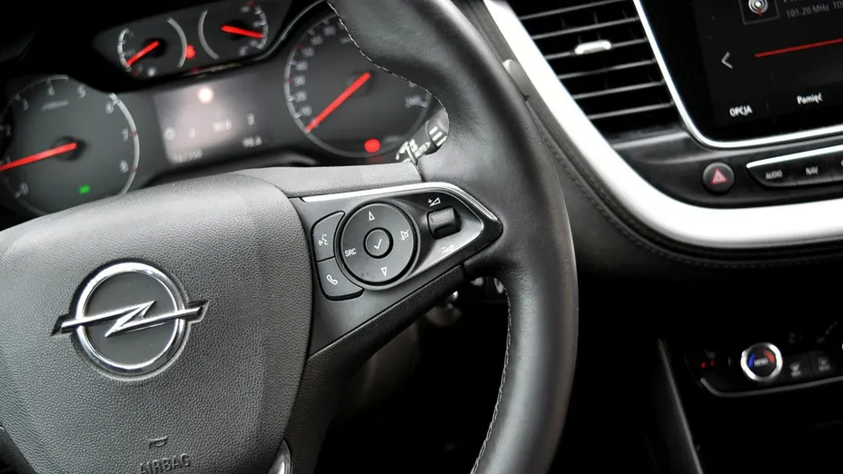 OPEL Grandland X -