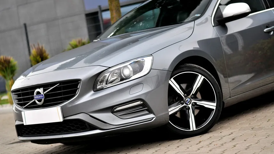 VOLVO V60 -