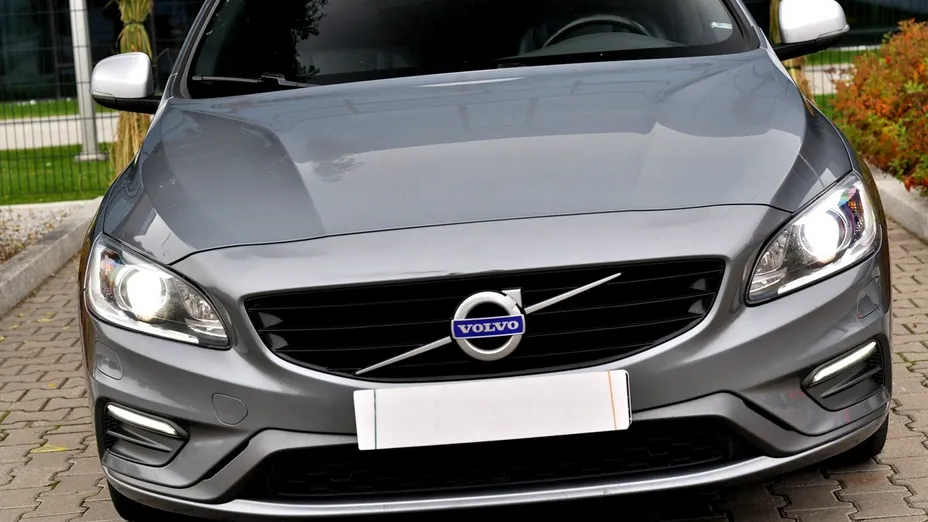 VOLVO V60 -