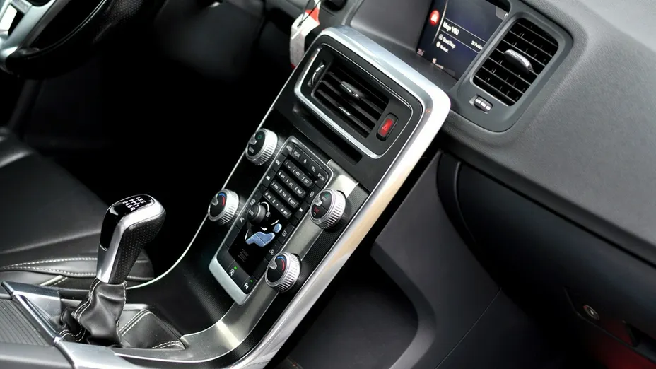 VOLVO V60 -