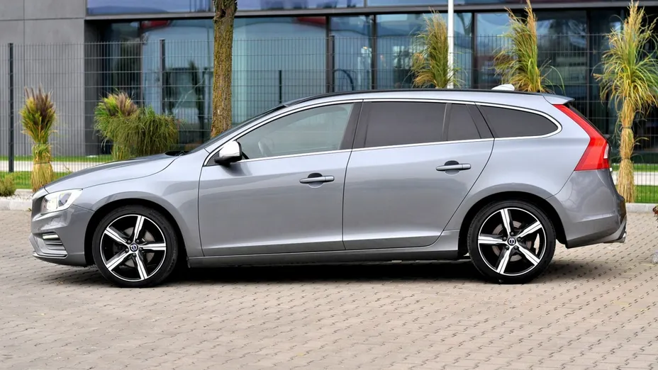 VOLVO V60 -