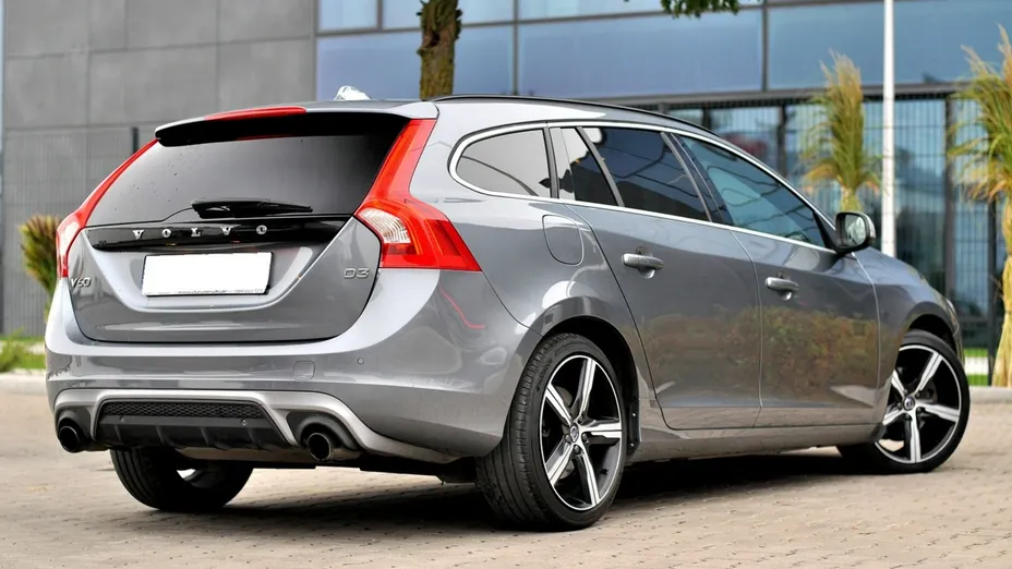 VOLVO V60 -