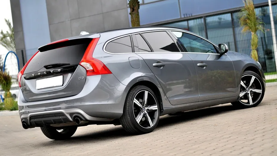 VOLVO V60 -