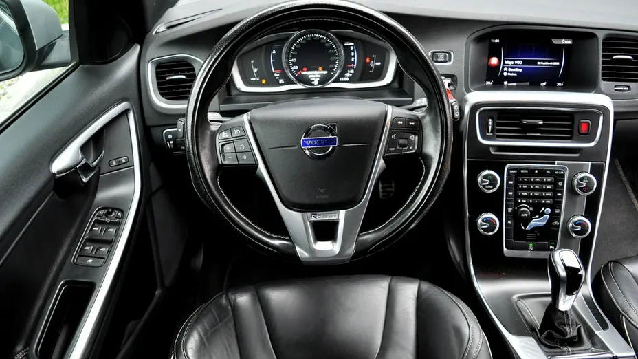 VOLVO V60 -