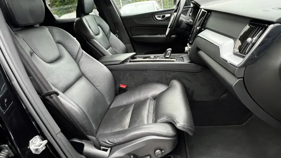 VOLVO XC60 -