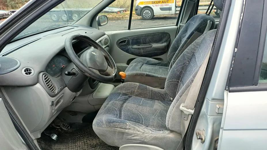 RENAULT Scenic -