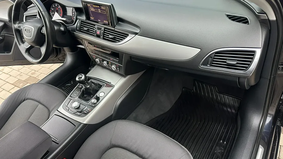 AUDI A6 -