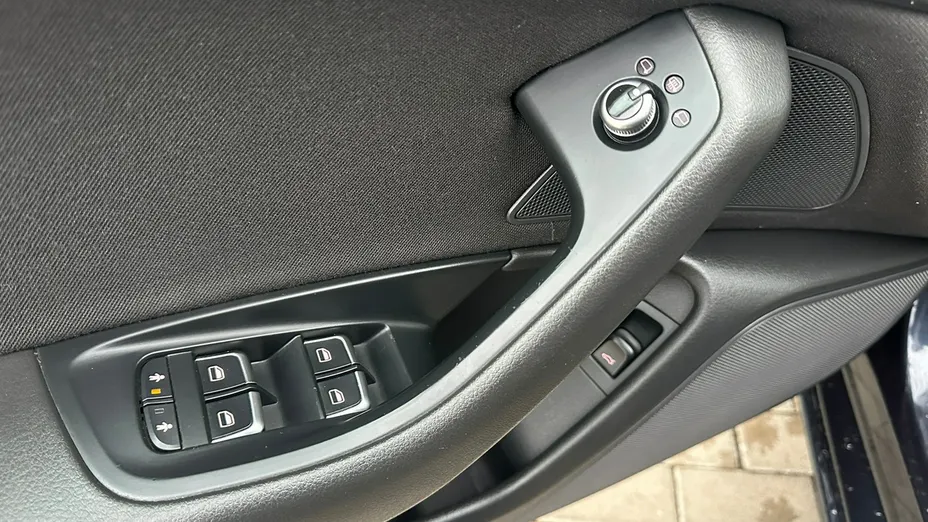 AUDI A6 -