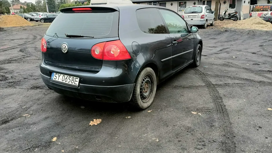 VOLKSWAGEN Golf -