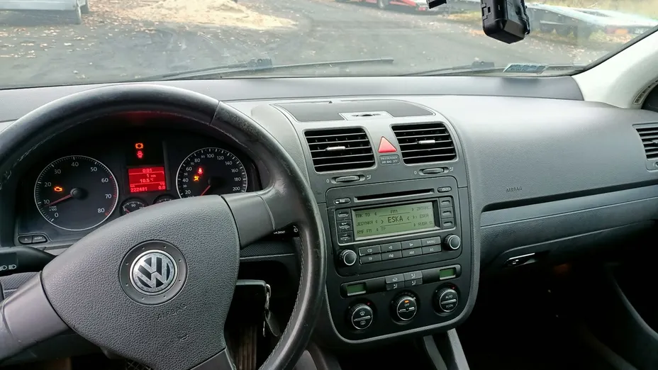VOLKSWAGEN Golf -