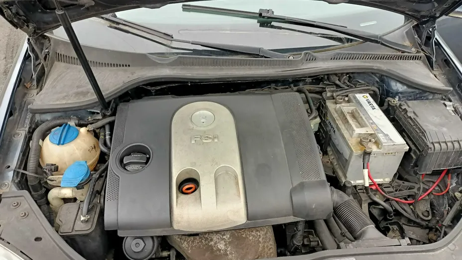 VOLKSWAGEN Golf -