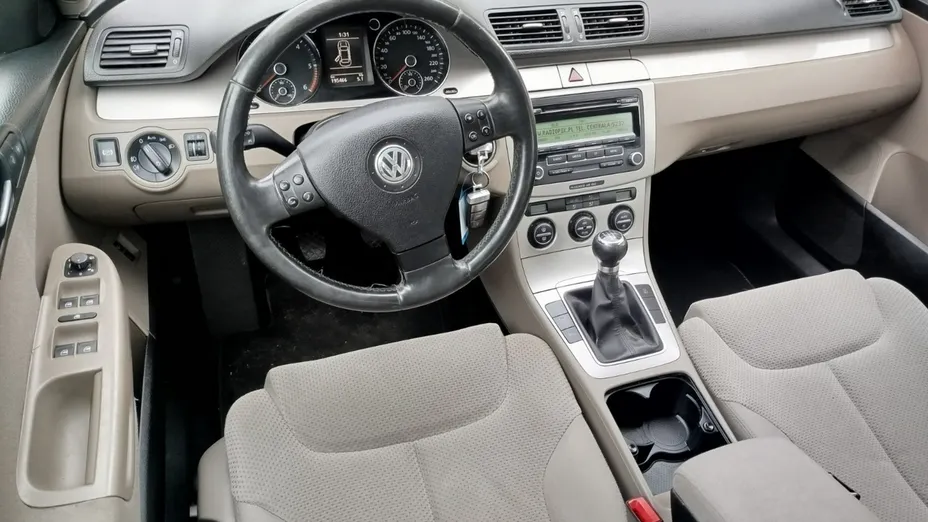 VOLKSWAGEN Passat -