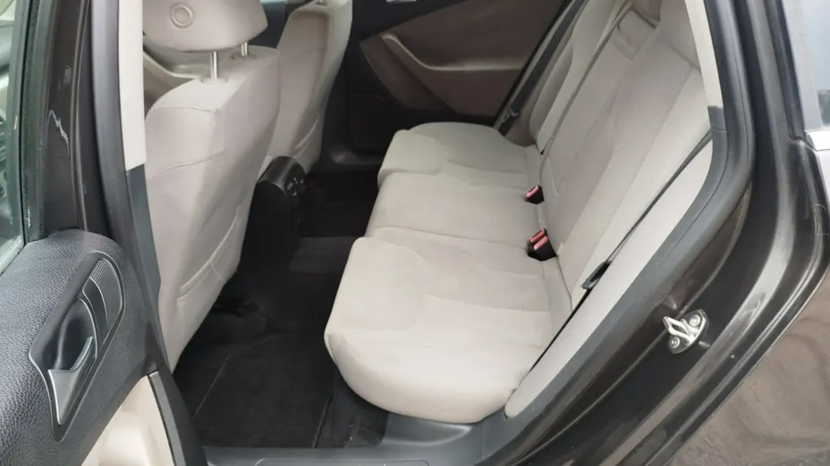 VOLKSWAGEN Passat -