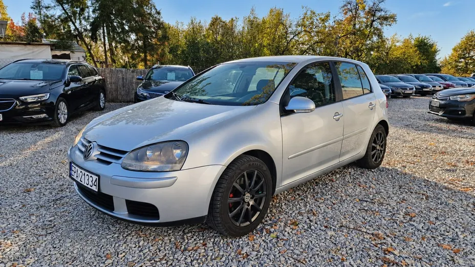 VOLKSWAGEN Golf -