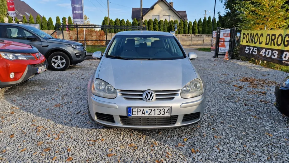 VOLKSWAGEN Golf -