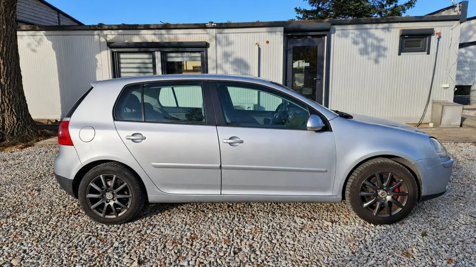 VOLKSWAGEN Golf -