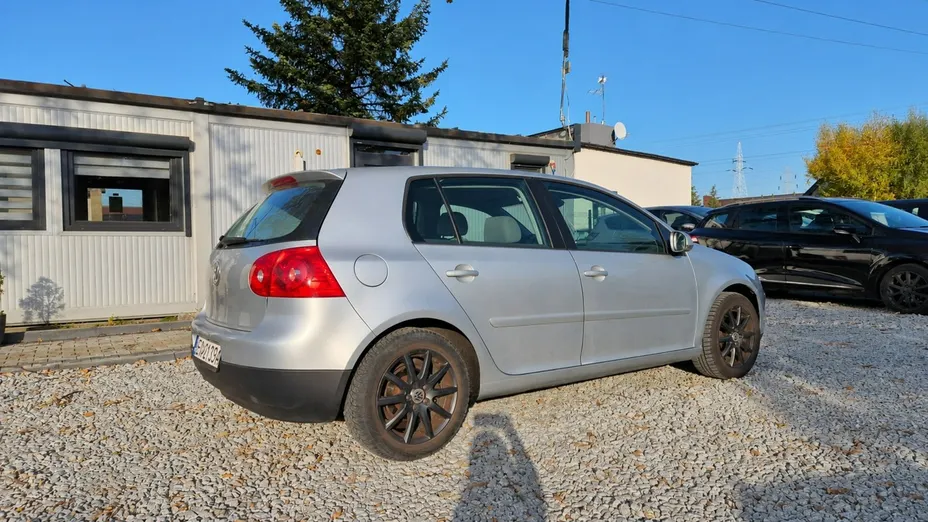VOLKSWAGEN Golf -