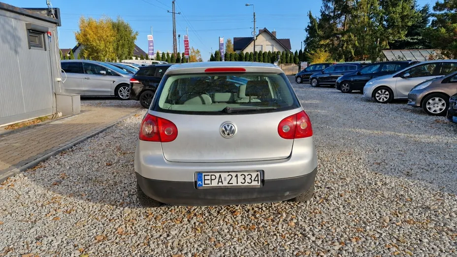 VOLKSWAGEN Golf -