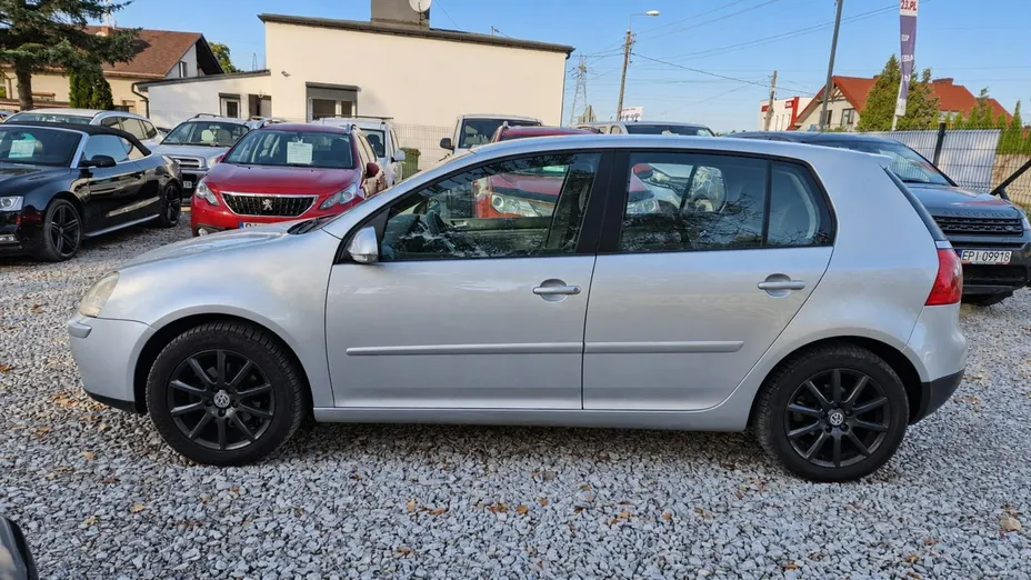 VOLKSWAGEN Golf -