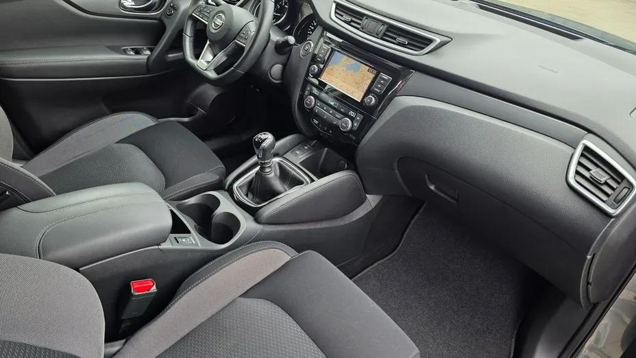 NISSAN Qashqai -