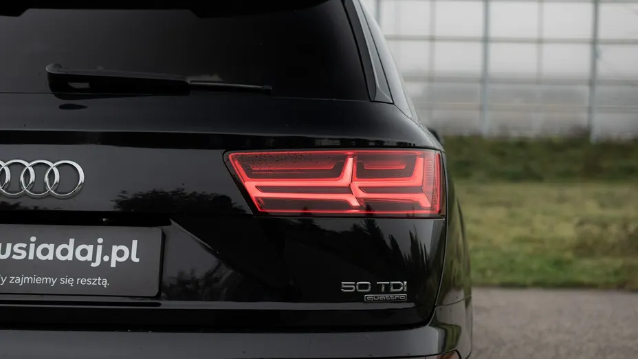 AUDI Q7 -