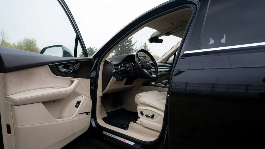 AUDI Q7 -