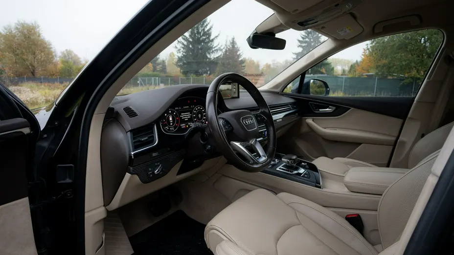 AUDI Q7 -