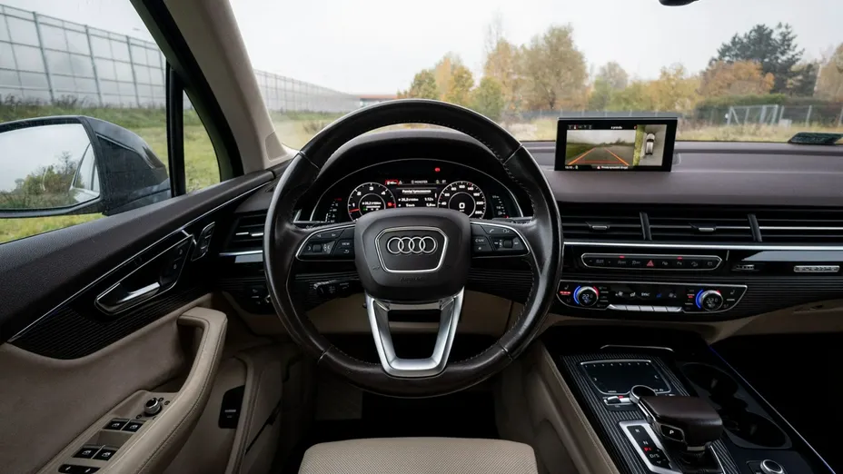 AUDI Q7 -